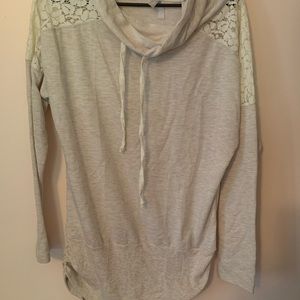 Woman’s medius sweater